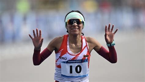 Gladys Tejeda medalla de bronce en Maratón Femenina en los Juegos