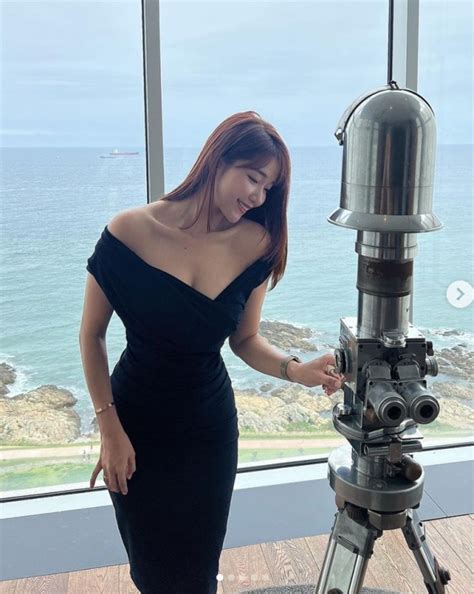 Đệ nhất hot mom Hàn Quốc sinh xong càng căng mọng mặc quần ôm bị nói phô phang cơ thể