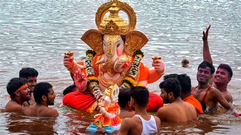 Mumbai Ganpati Visarjan At Girgaon Chowpatty Ganesh Visarjan 2022