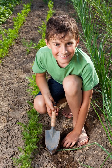 Kiddos Magazine 5 Reasons Why Gardening Can Help Children Feel