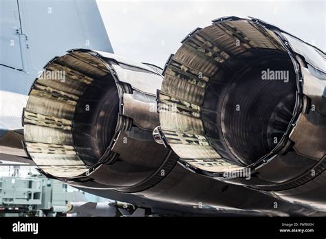 F-15 aircraft Jet Engine Stock Photo - Alamy