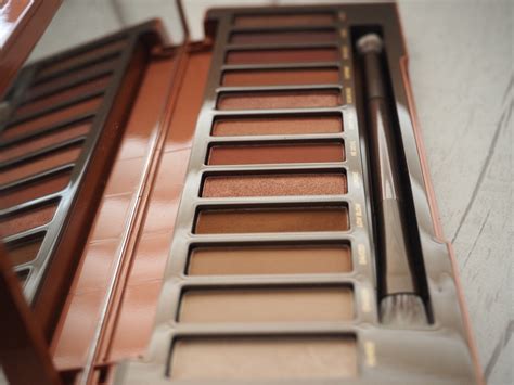 Urban Decay Naked Heat Palette Two Looks Step By Step Tutorials Lovely Girlie Bits