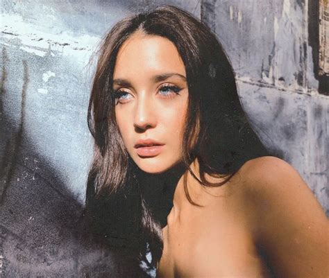 María Pedraza se convirtió en la reina del mar posando con un diminuto bikini Voces Criticas