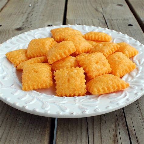 Homemade Cheddar Cheese Snack Crackers – Easy Snacks