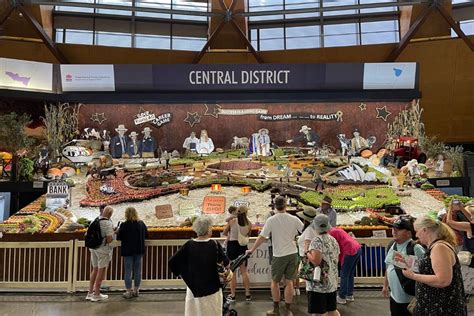 Central District exhibit wins best display at Royal Easter Show!