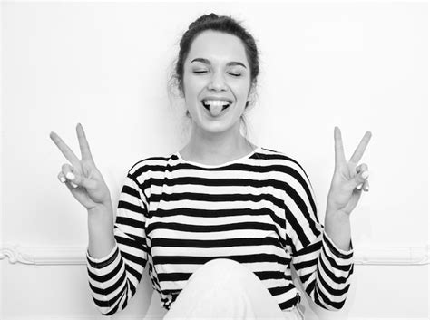 Mod Le De Fille Belle Femme Brune Avec Du Maquillage Nude Dans Des V Tements D T Hipster