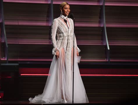 Best Fashion Moments From the Grammy Awards 2016 | PS Fashion