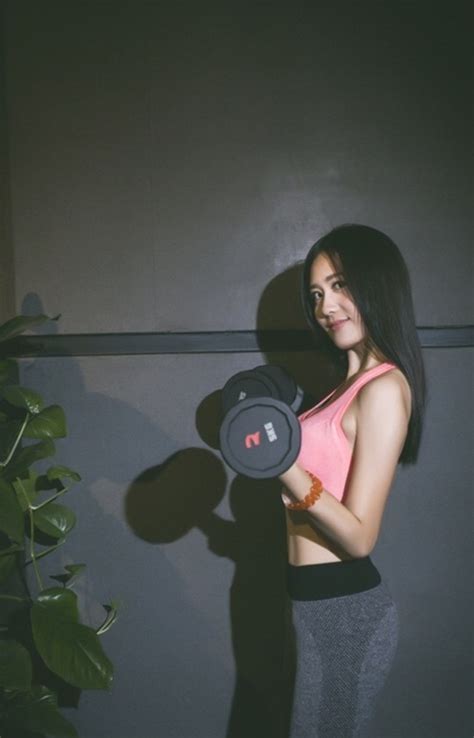 Ngẩn ngơ vẻ đẹp xinh như hot girl của cô giáo tiểu học