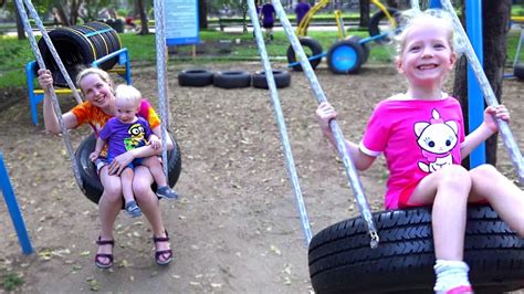 KIDS ВЛОГ: Идем в Красивый парк с детской площадкой поднимаемся на ...