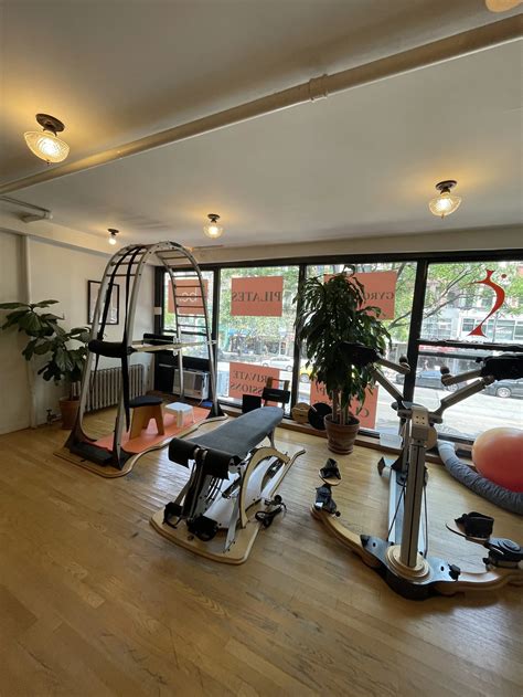 Transit Guide: Navigating to W 72nd Street and Broadway via Subway 4