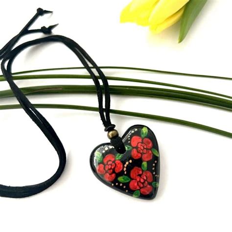 Collar corazón negro con rosas Albor Arte Mx