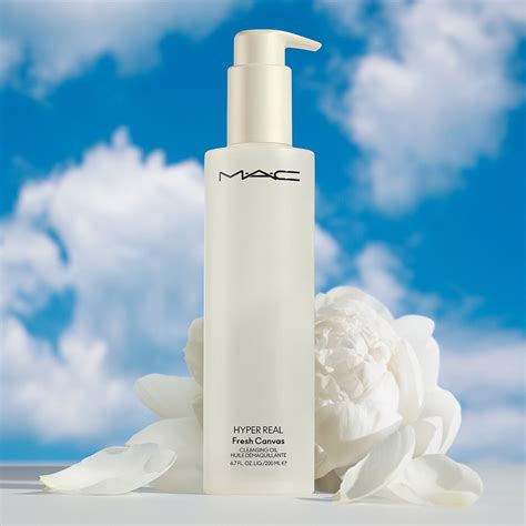 Mac Hyper Real Fresh Canvas Cleansing Oil