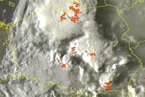 Burzowy Mcs Nad Polsk Zaniknie W Nocy Przynosi Ulewne Opady Deszczu I