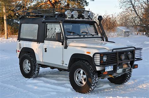 2wheelescape: Land Rover Defender ....becoming an icon.