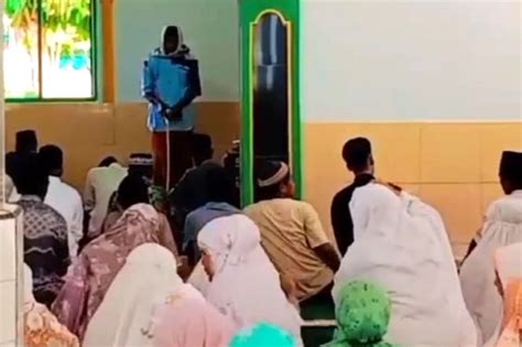 Jemaah Tarekat Syattariyah Padang Pariaman Baru Rayakan Idul Fitri Hari