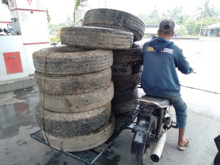 Mantan Supir Bus Als Ini Banting Stir Jadi Pedagang Ban Bekas