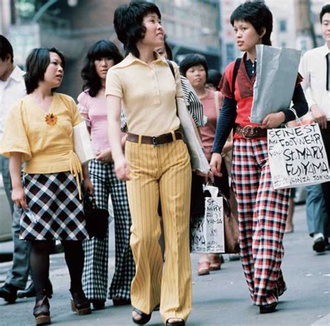 昭和45年東京・新宿を歩く若い女性たち：昭和のファッション 写真特集：時事ドットコム