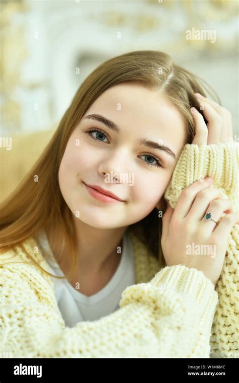 Beautiful Teenage Girl Hi Res Stock Photography And Images Alamy