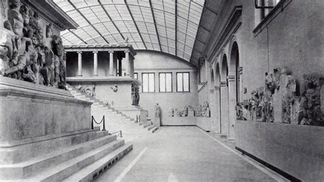 Pergamon Altar, reconstruction 1908 (Photo: public domain) Pergamon Museum Berlin, Museum Island ...