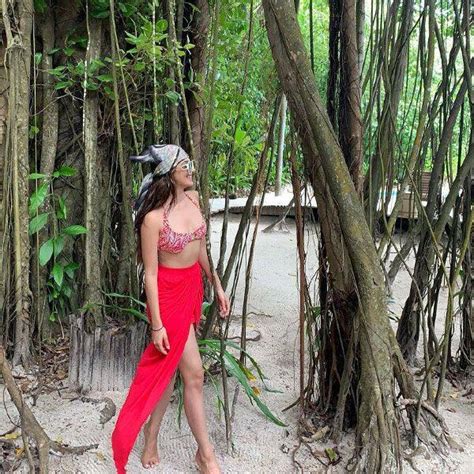 Kiara Advani Flaunts Her Pink Bikini Look And We Are Floored View Pics