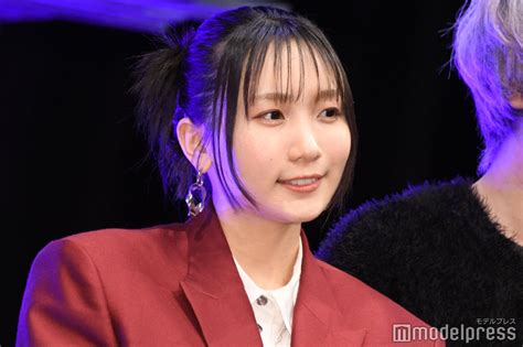 画像414 幾田りら、ほっそり美脚披露 印象ガラリな大人スタイリングに「雰囲気変わる」「魅力的」と反響 モデルプレス