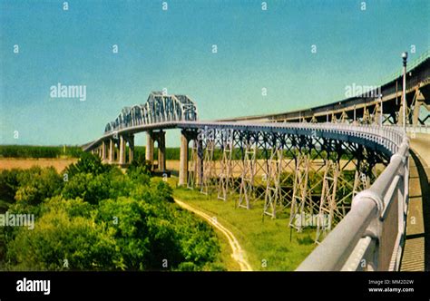 Huey P Long Bridge High Resolution Stock Photography And Images Alamy