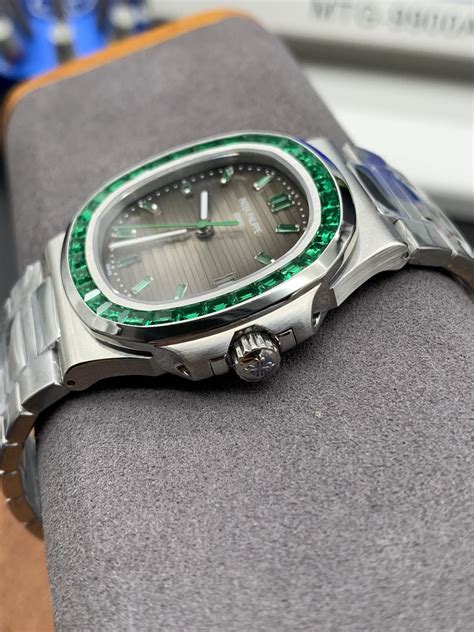Đồng Hồ Patek Philippe Nautilus 5723 Factory - LuxuryTime.VN