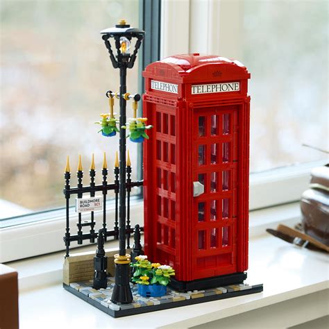 Novità LEGO Ideas 2024 il set 21347 Cabina telefonica rossa di Londra