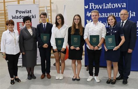 Powiatowa inauguracja roku szkolnego Stypendia dla uczniów wadowickich