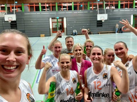 Damen Feiern Derbysieg Gegen Haspe