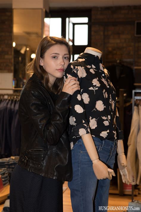 Mila Azul Mila Azul Shopping Zipped Up HungarianHoneys Metart 16 Porn Pic