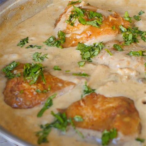 These Easy Skillet Chicken Thigh Recipe Is An Instant Dinner Win