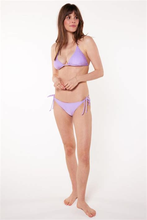 Hot Sexy Amber Bain Bikini Pics