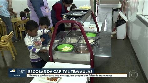 Vídeo Escolas públicas e particulares da capital estão funcionando