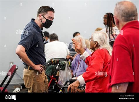 Kissimmee FL Oct 2 2022 FEMA Disaster Survivor Assistant Helps