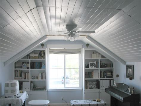 Room With Slanted Ceiling Sloped Ceiling Bedroom Vaulted Ceiling