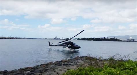 Hawaii helicopter crash captured on video | CBC News