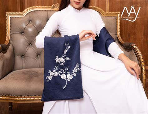 Kh N L A B O L C M U Nude D T H A Ti T Hoa Sen Qu T Ng I T C Cao C P