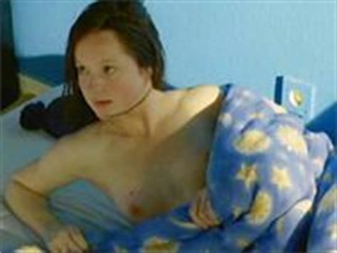 Naked Sophie Rogall In Fickende Fische