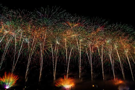 秋田県《大曲の花火》 花火師が技を競う花火界のオリンピック｜改めて知っておきたい日本の祭り Discover Japan ディスカバー