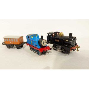 Hornby Trains: Thomas the Tank Engine and Zulu Carriage - Railway ...