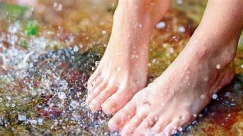 Monsoon Foot Care Tips पावसाळ्यात पायांचे इन्फेक्शन टाळण्यासाठी अशा