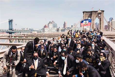 Crowd of Protesters Kneeling · Free Stock Photo