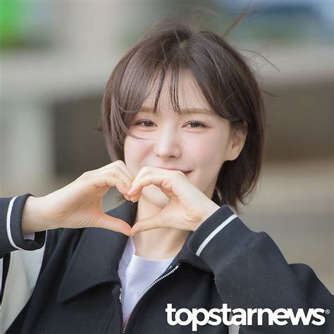 톱스타뉴스 포토 Topstarnews on Twitter 레드벨벳 웬디 청순 첫사랑 하트 웬디의 영스트리트 출근길