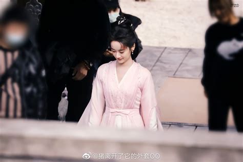 Nh Hot Cbiz C C T Nh Y P Ng T Ng O Qua M T N Em Tri U L D Nh