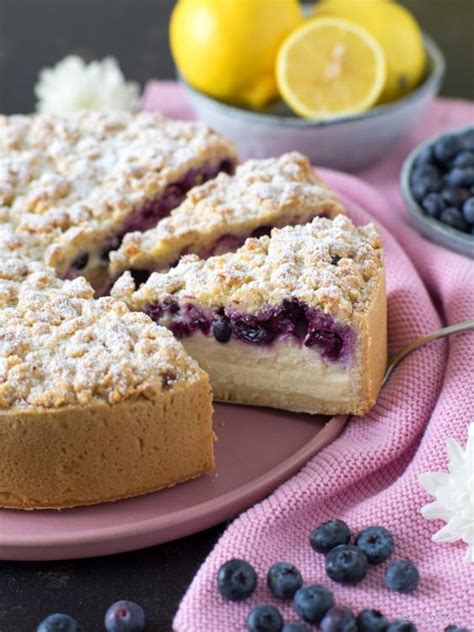 Zitroniger Heidelbeer Käsekuchen mit Zitronenstreuseln