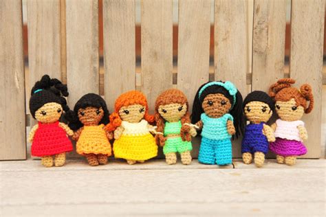 7+ Small Crochet Dolls with Clothes (Free Patterns!)