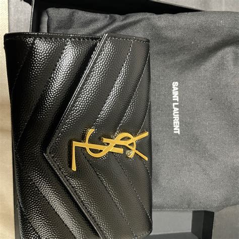 Ysl Saint Laurent Monogram粒面壓紋皮革小型信封錢包 黑金｜popchill 拍拍圈