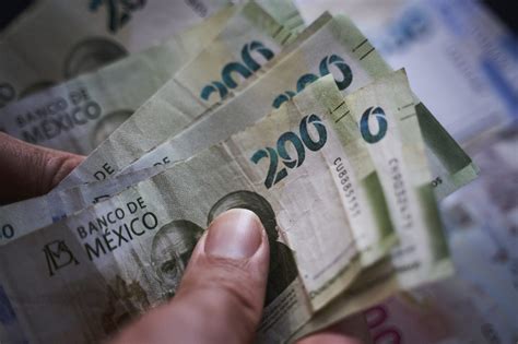 El peso recupera terreno luego de tocar su peor nivel en cuatro años