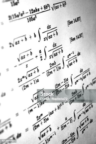 Sejumlah Besar Rumus Matematika Pada Latar Belakang Putih Foto Stok